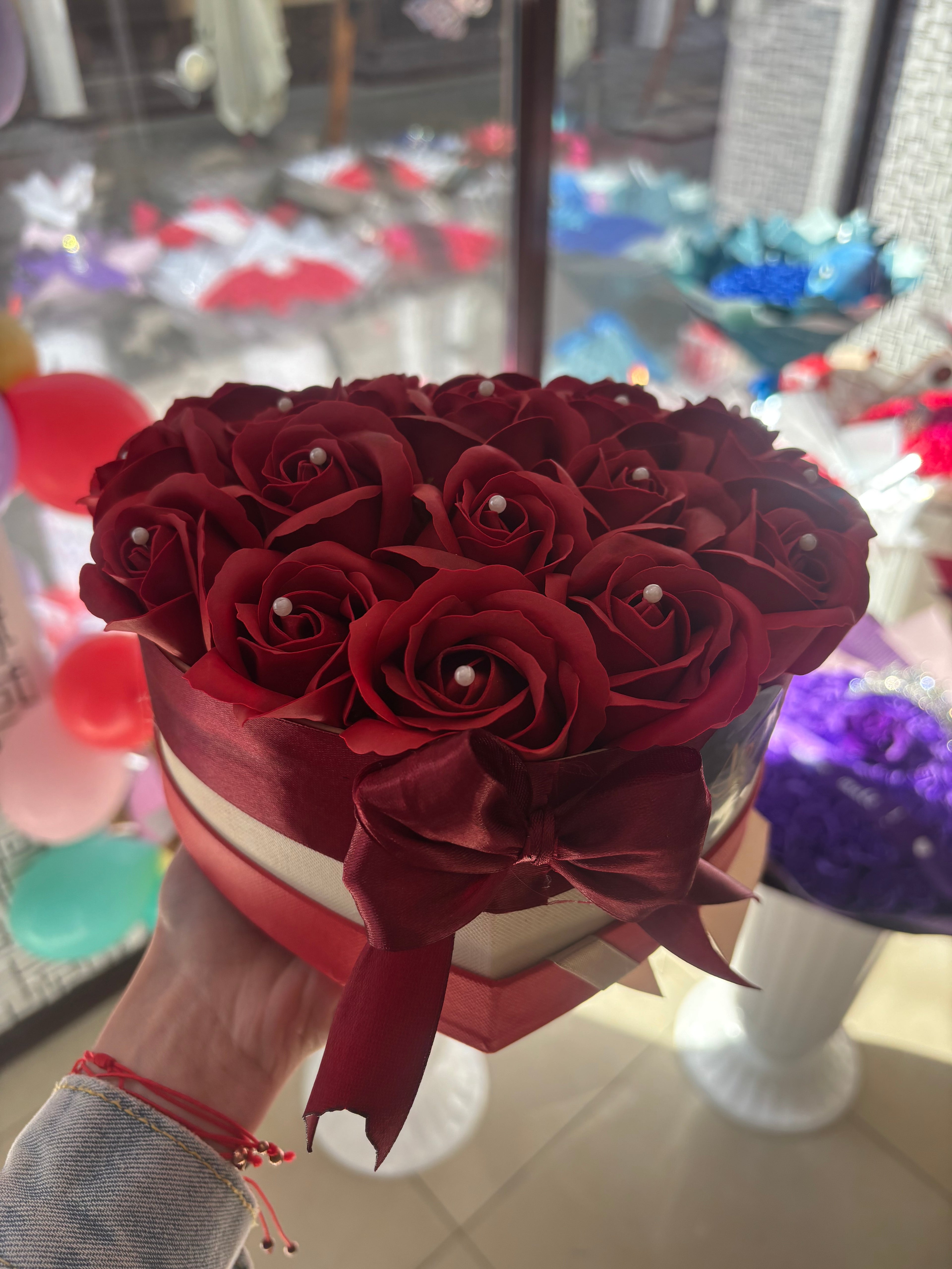 Cutie cu trandafiri de săpun medie