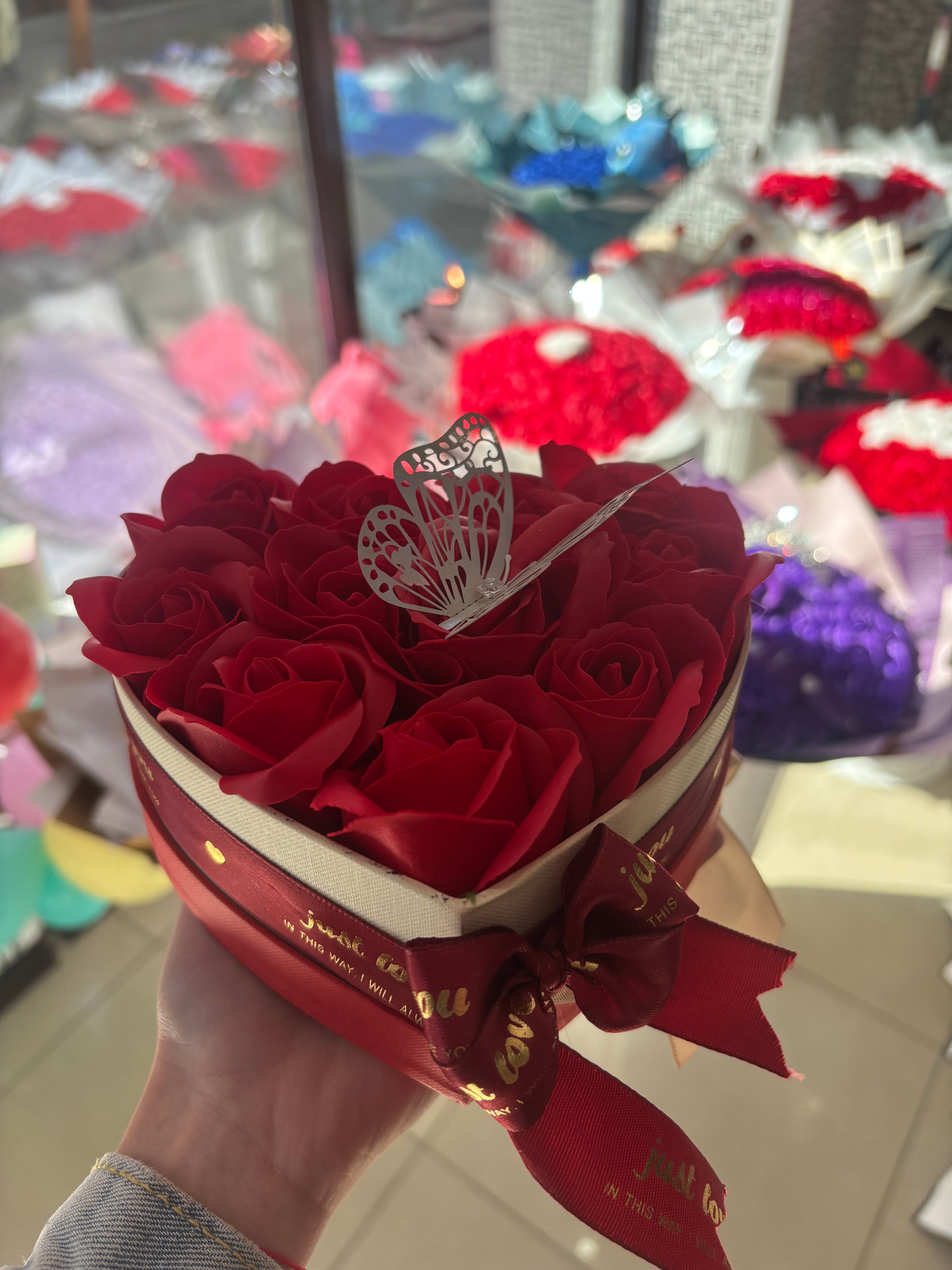 Cutie cu trandafiri de săpun mica